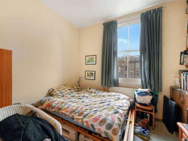 Flat for sale in Holloway, Greater London