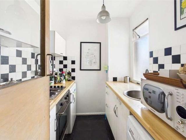 Flat for sale in Pullman Court, Greater London