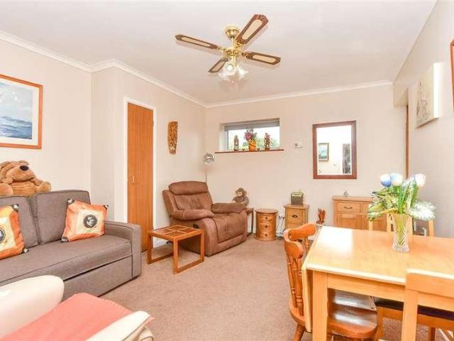Flat for sale in Snipeshill, Oad Street