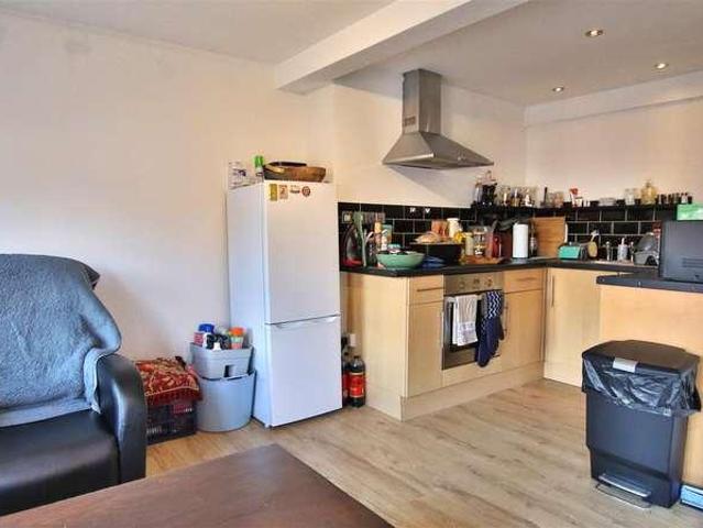 Flat for sale in Tewkesbury, Pamington
