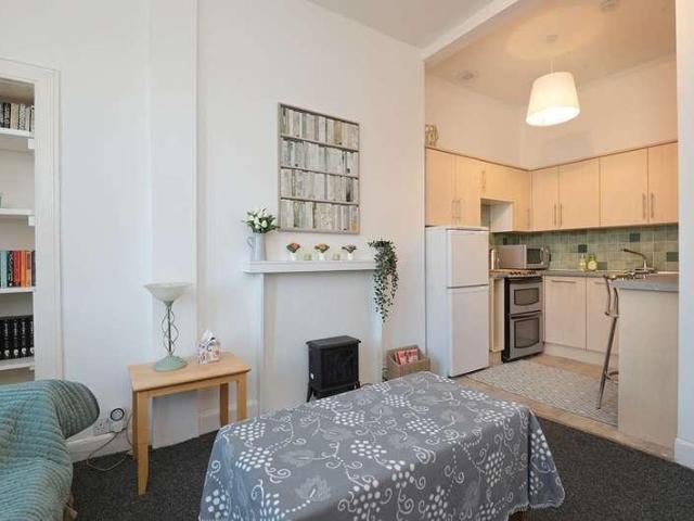 Flat for sale in Morningside, Scotland