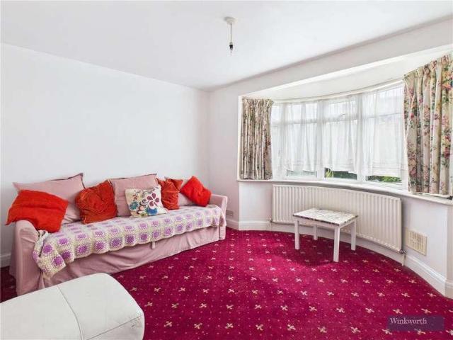 Flat for sale in Lane, Greater London