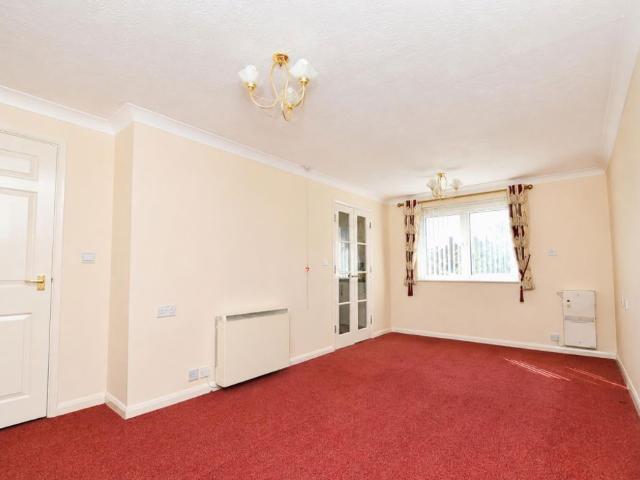 Flat for sale in Leighton-Linslade, Leighton Buzzard