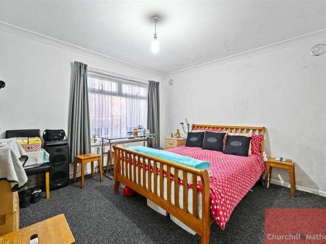 Flat for sale in Harlesden, Greater London