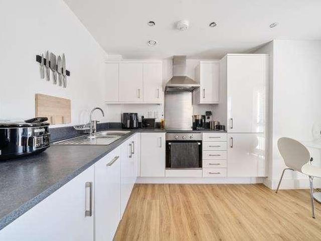 Flat for sale in Thatcham, West Berkshire