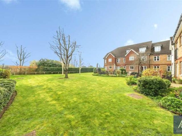 Flat for sale in Brackley, Northamptonshire