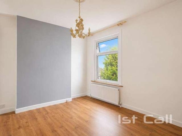 Flat for sale in Kursaal Estate, Alton Barnes