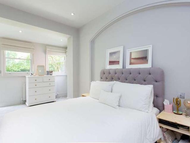 Flat for sale in Ferme Park, Greater London