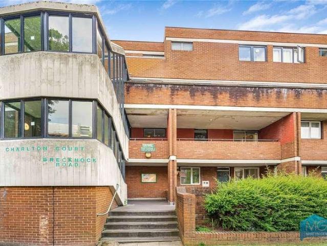 Flat for sale in Archway, Greater London
