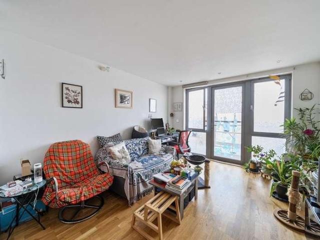 Flat for sale in Archway, Greater London