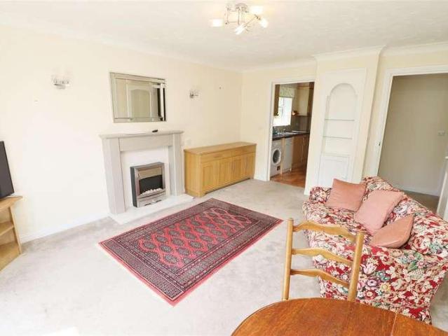 Flat for sale in Radlett, Hertfordshire