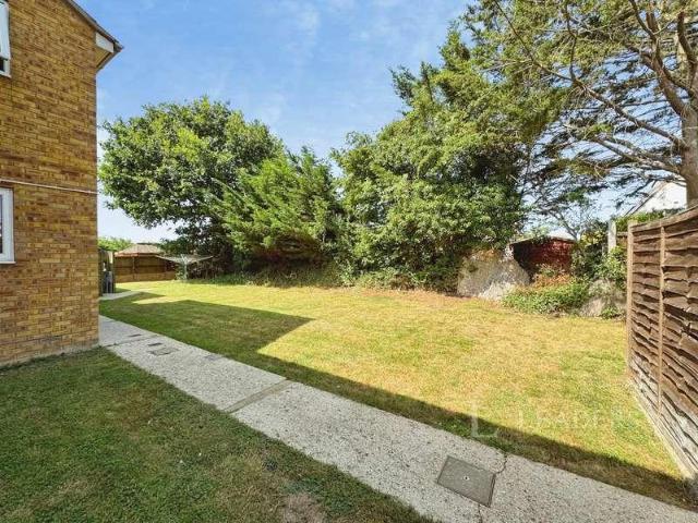 Flat for sale in Dale Hill, Essex