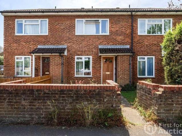 Flat for sale in Tolworth, Greater London