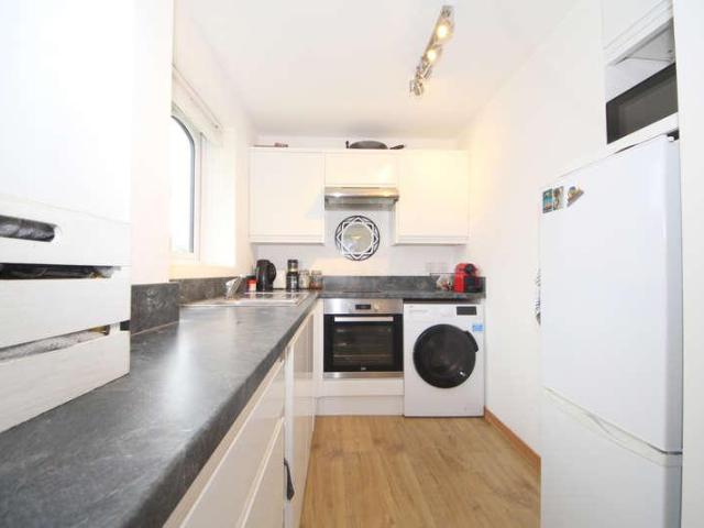 Flat for sale in Southgate, Greater London