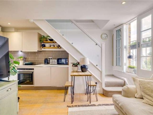 Flat for sale in Fulham, Greater London