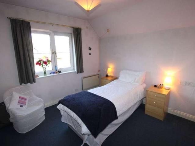 Flat for sale in Olney