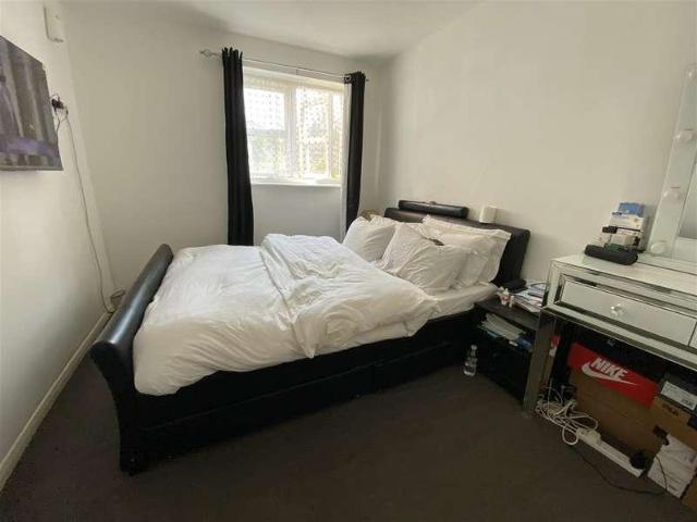 Flat for sale in Scrattons Farm, Greater London
