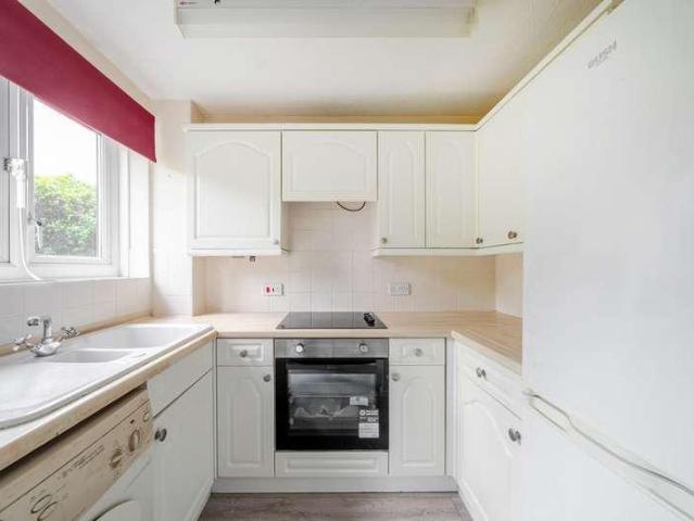 Flat for sale in Northwood, Greater London