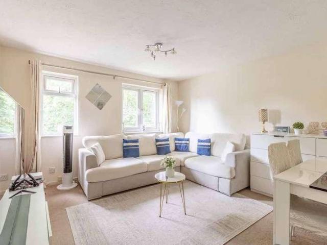 Flat for sale in West Drayton, Yiewsley