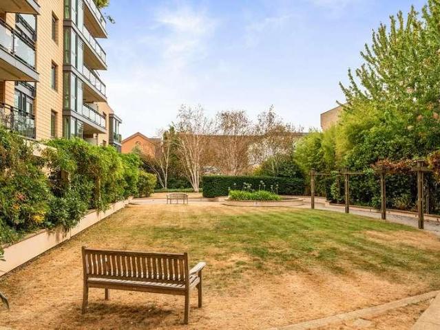 Flat for sale in St. John's Wood, Greater London