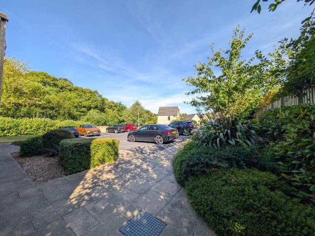 Flat for sale in West Yorkshire