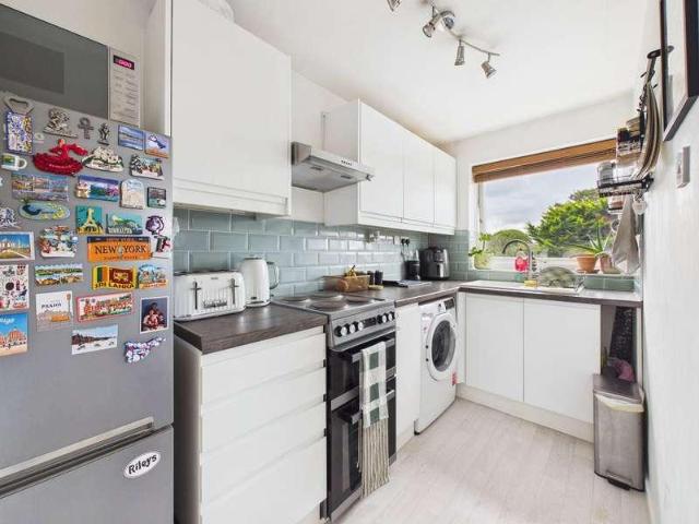 Flat for sale in West Worthing, Worthing
