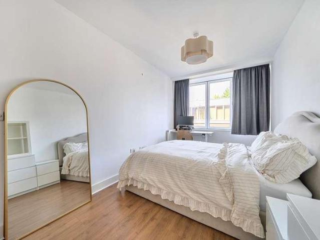 Flat for sale in Crofton, Greater London