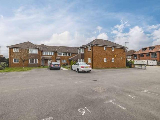 Flat for sale in Denham, Tatling End