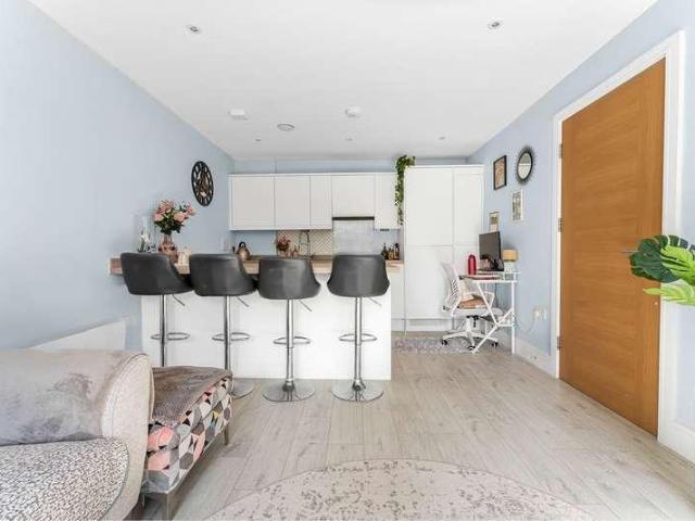 Flat for sale in Birch Green, Spelthorne