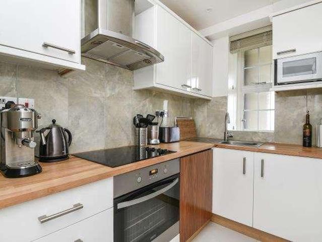 Flat for sale in Golders Green, Greater London