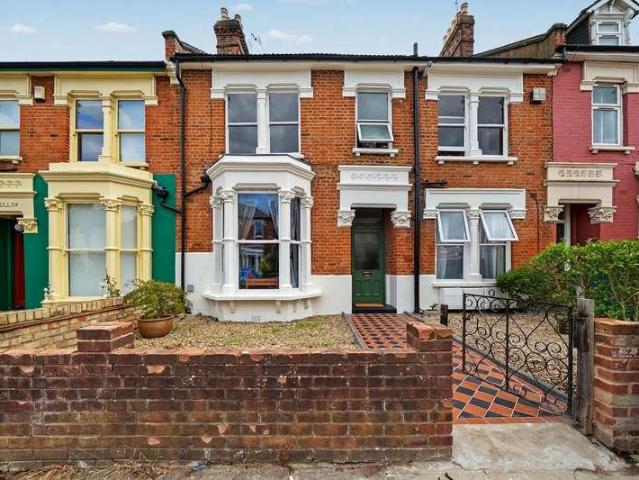 Flat for sale in London Borough of Haringey, Greater London