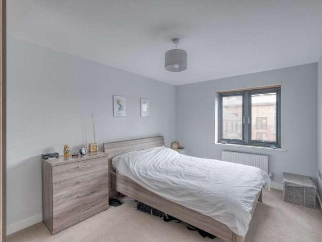 Flat for sale in Diglis, Worcestershire