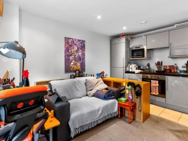 Flat for sale in Richmond Hill, West Yorkshire