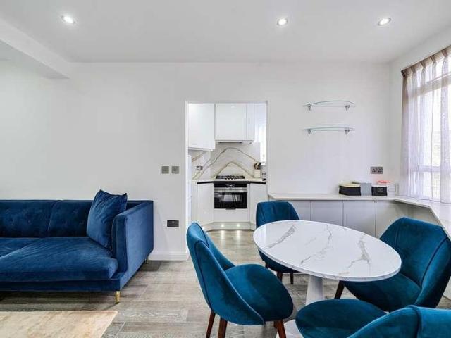 Flat for sale in St. John's Wood, Greater London