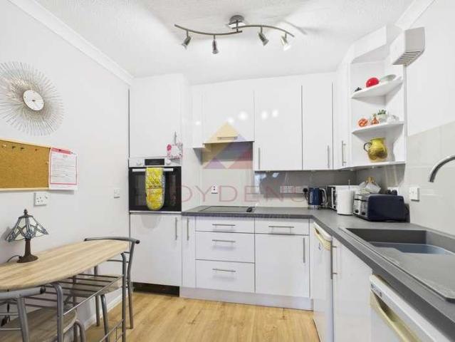 Flat for sale in Frinton and Walton, Dale Hill