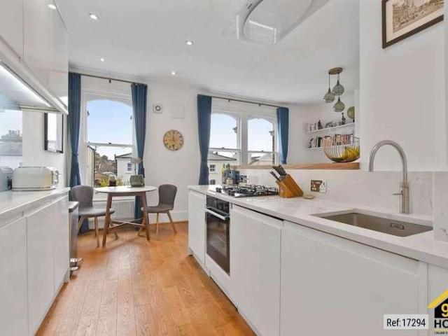 Flat for sale in Archway, Greater London