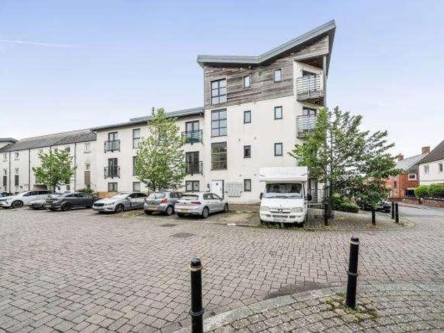 Flat for sale in Rodbourne, Swindon