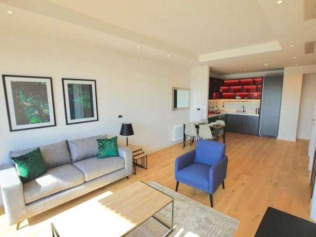 Flat for sale in London City Island, Cat Hill