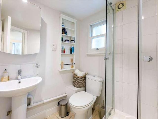 Flat for sale in Putney, Greater London