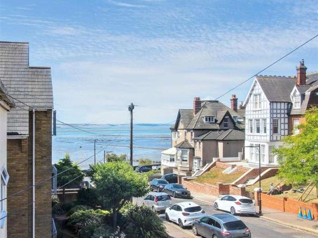 Flat for sale in Alton Barnes, Essex