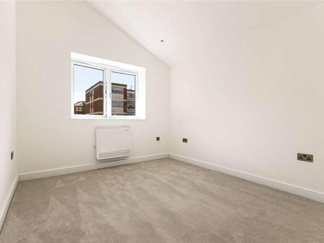 Flat for sale in Barnet Vale, Greater London