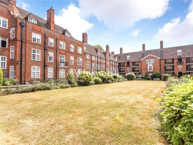 Flat for sale in Golders Green, Greater London