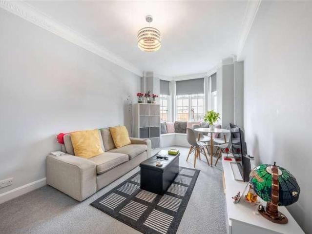 Flat for sale in St. John's Wood, Greater London