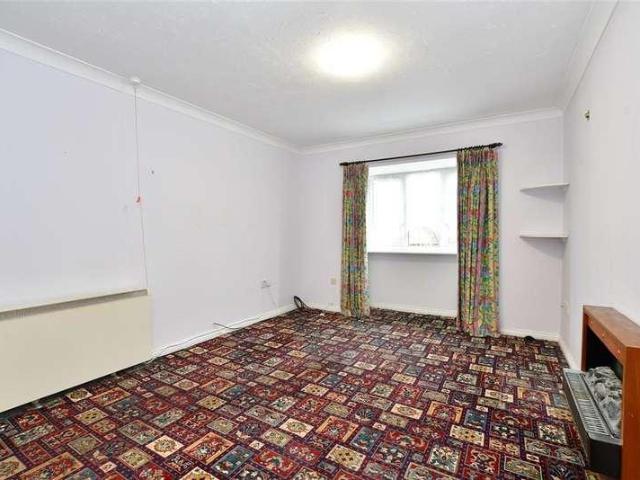 Flat for sale in Little Heath, Greater London