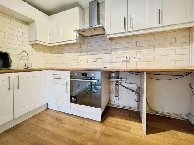 Flat for sale in Eccleshill, West Yorkshire