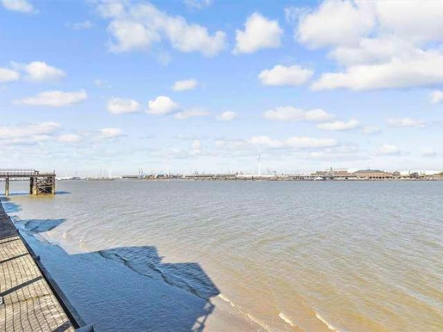 Flat for sale in Gravesend Town Centre, Gravesham