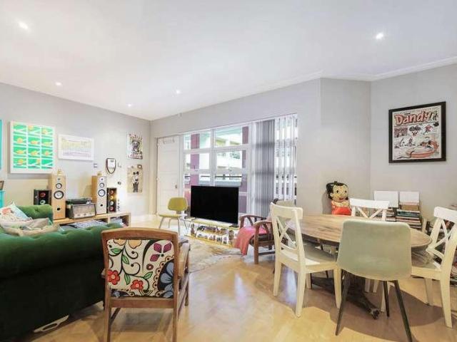 Flat for sale in Highbury, Greater London