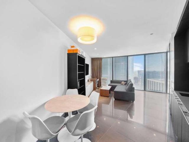 Flat for sale in Vauxhall, Greater London