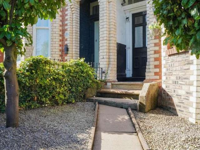 Flat for sale in Chorlton-cum-Hardy, Manchester