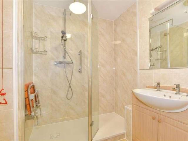 Flat for sale in Roffey, Horsham
